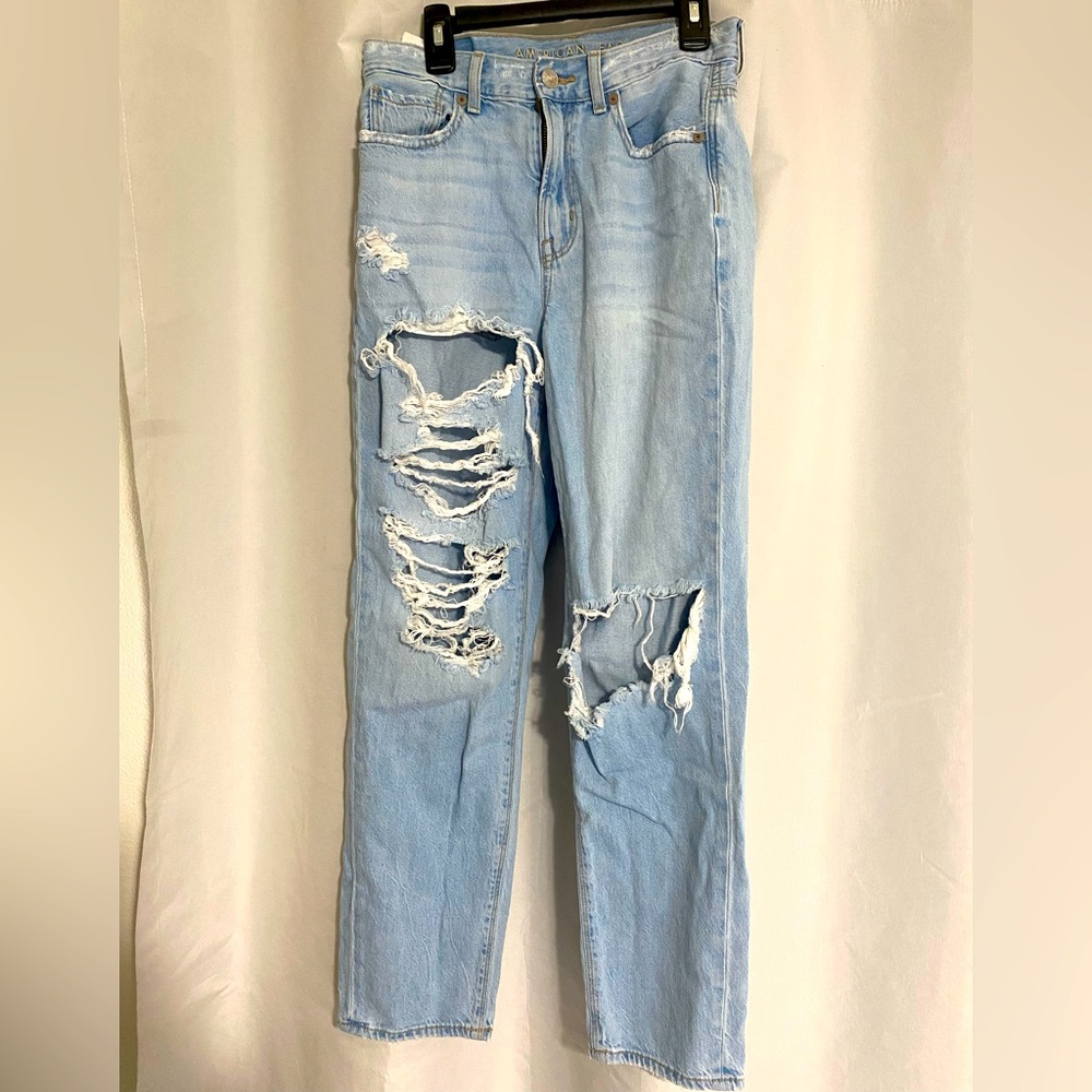 American eagle ripped jeans. barley used, medium light blue jeans.